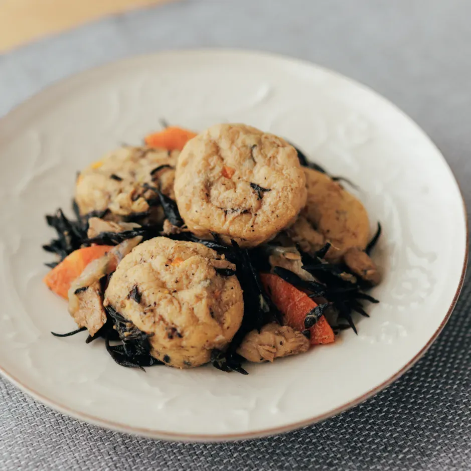 がんもとひじきの煮物